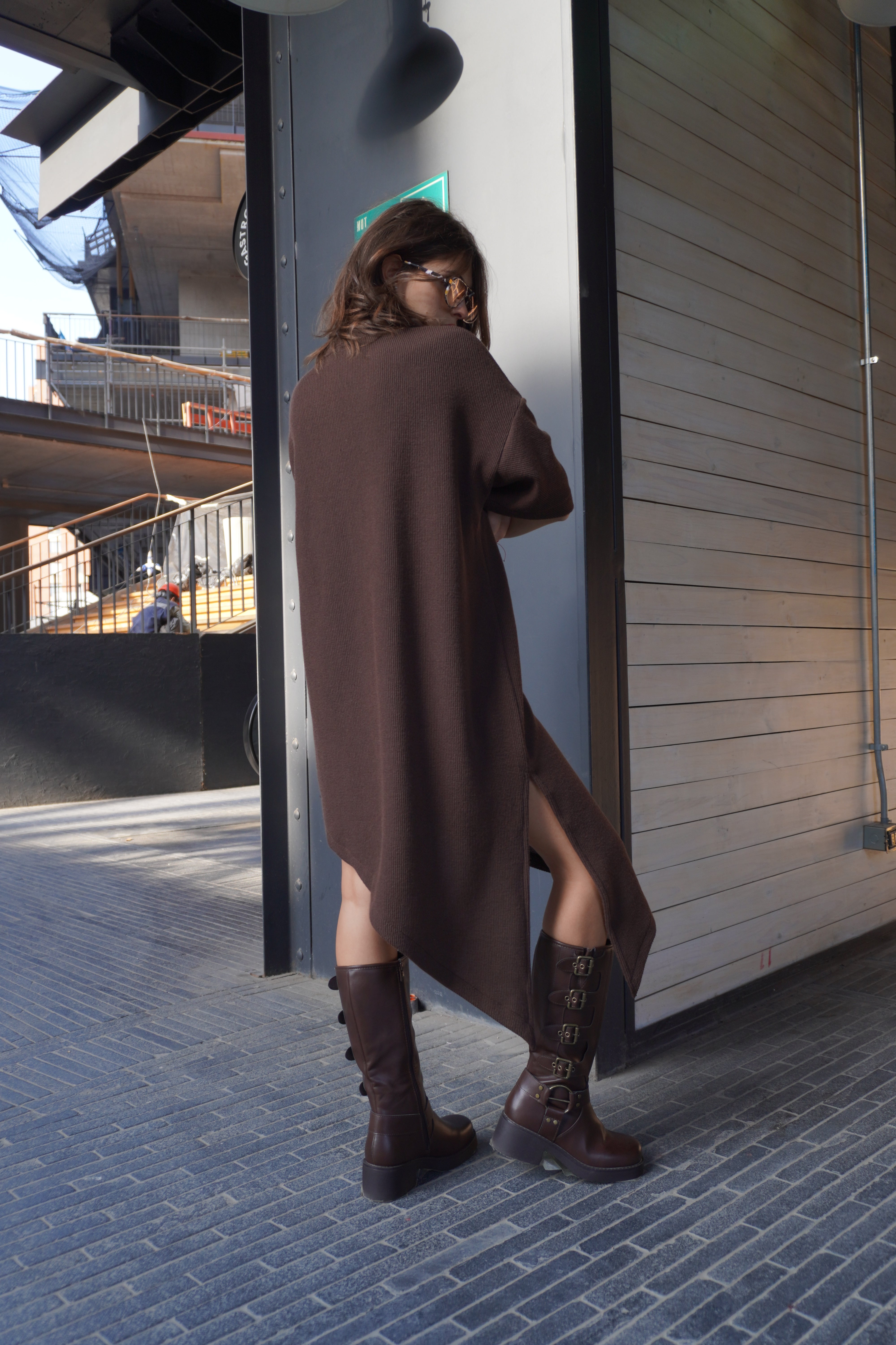 Vestido bajo asimetrico