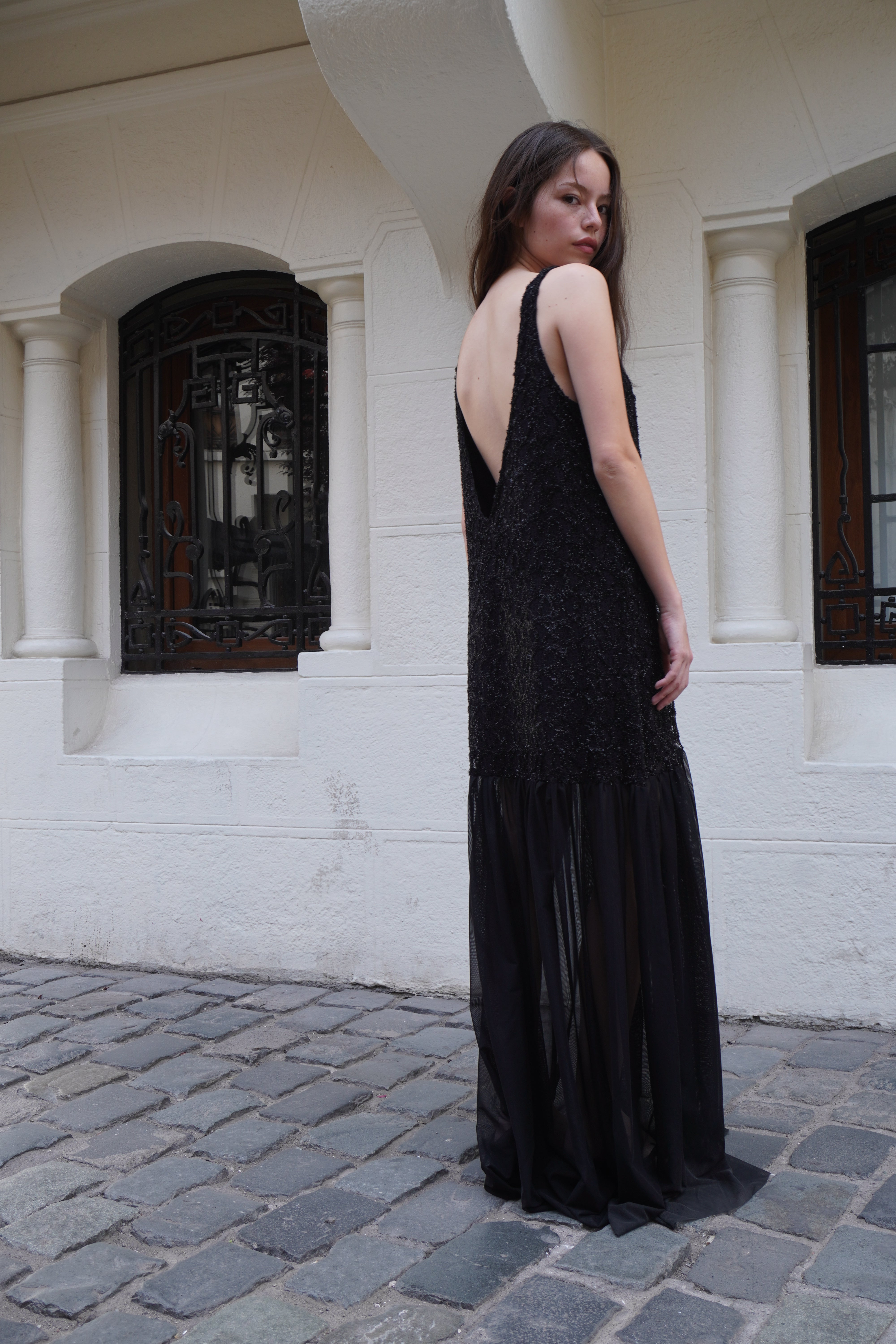 Vestido brilo bajo transparencia