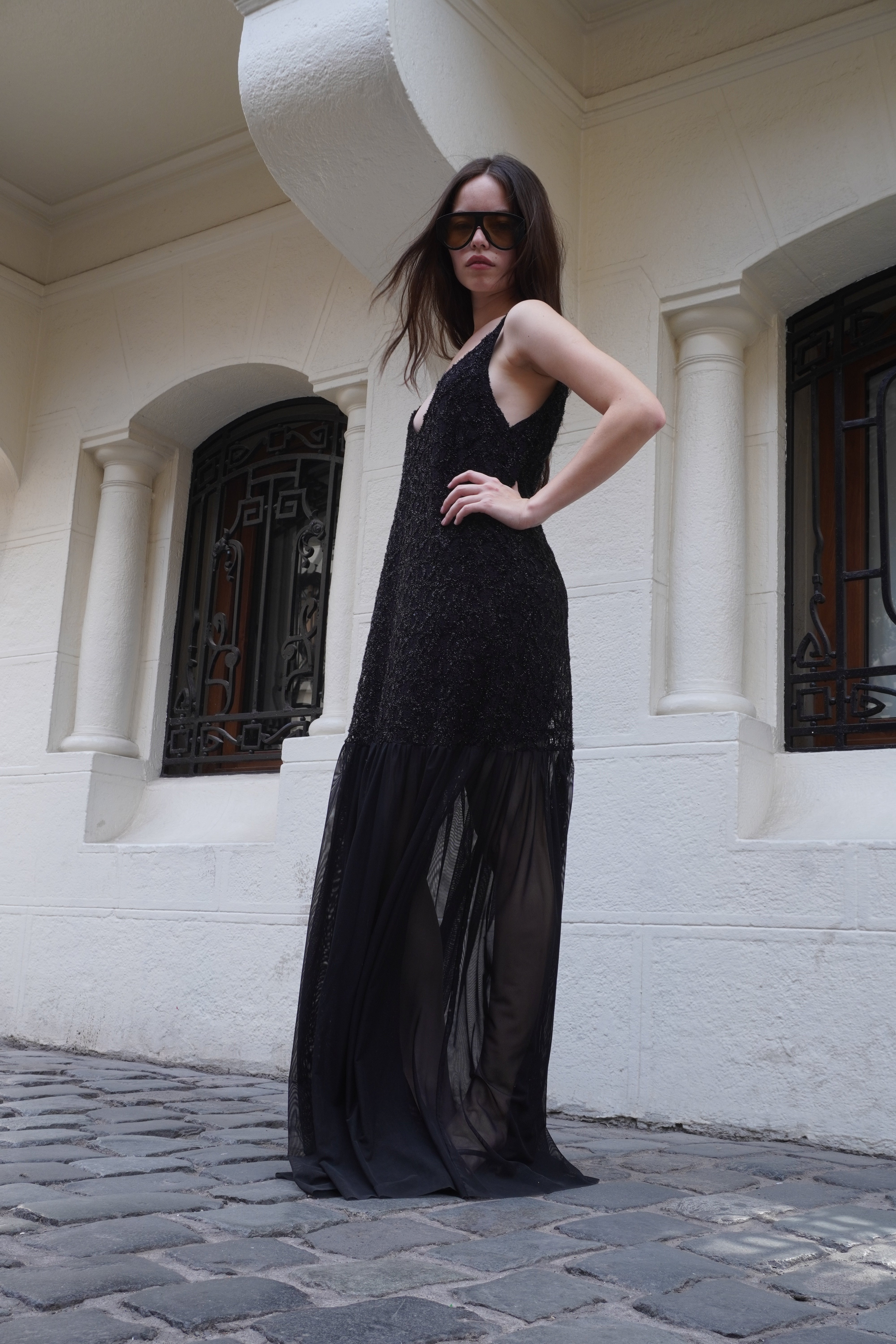 Vestido brilo bajo transparencia