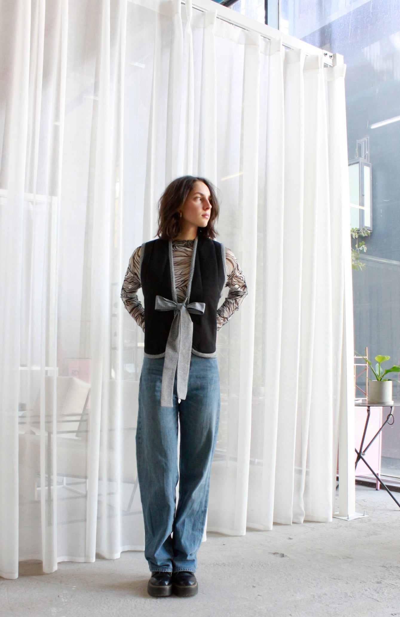 Chaleco Puffy detalle lazo