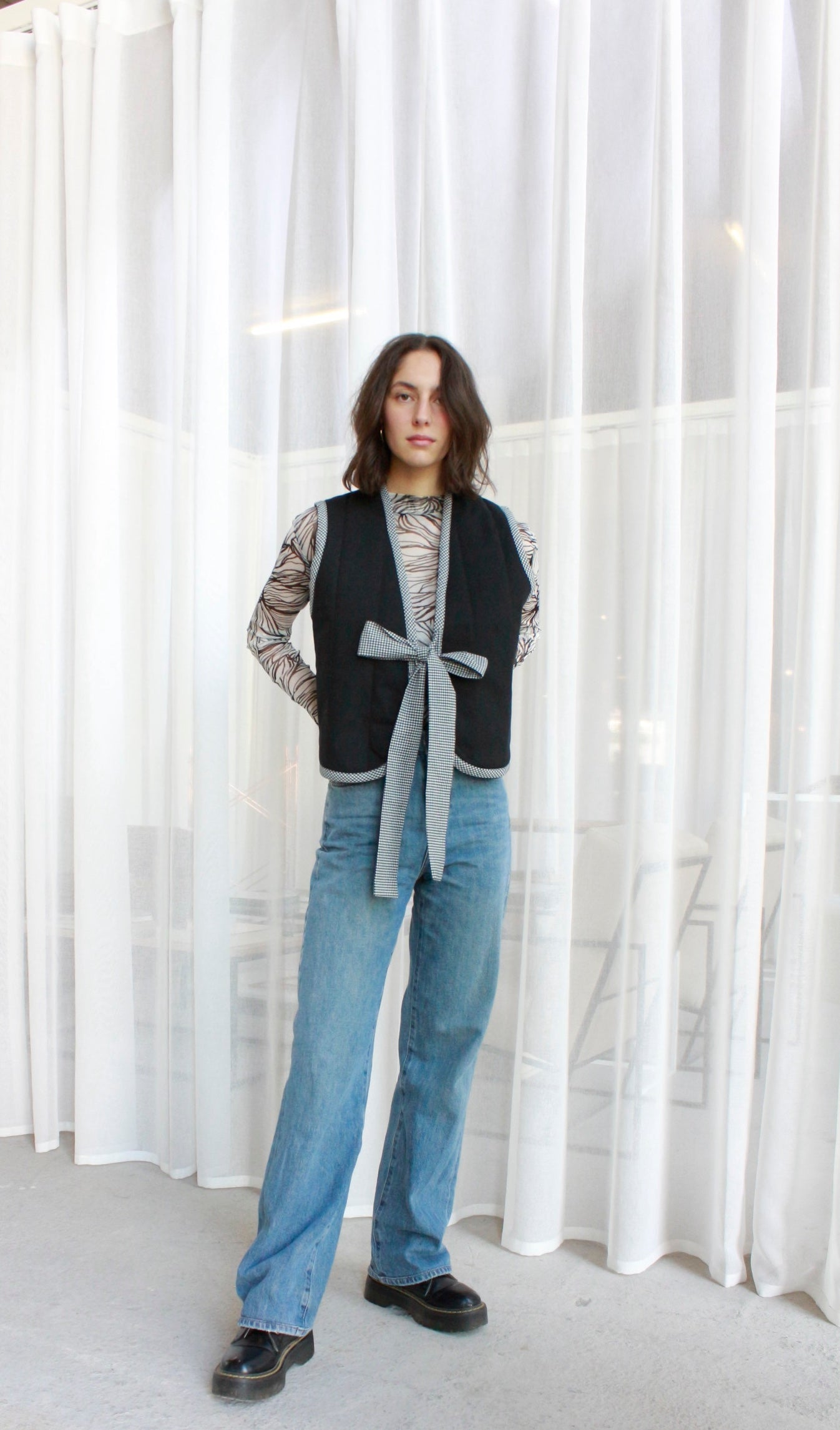 Chaleco Puffy detalle lazo