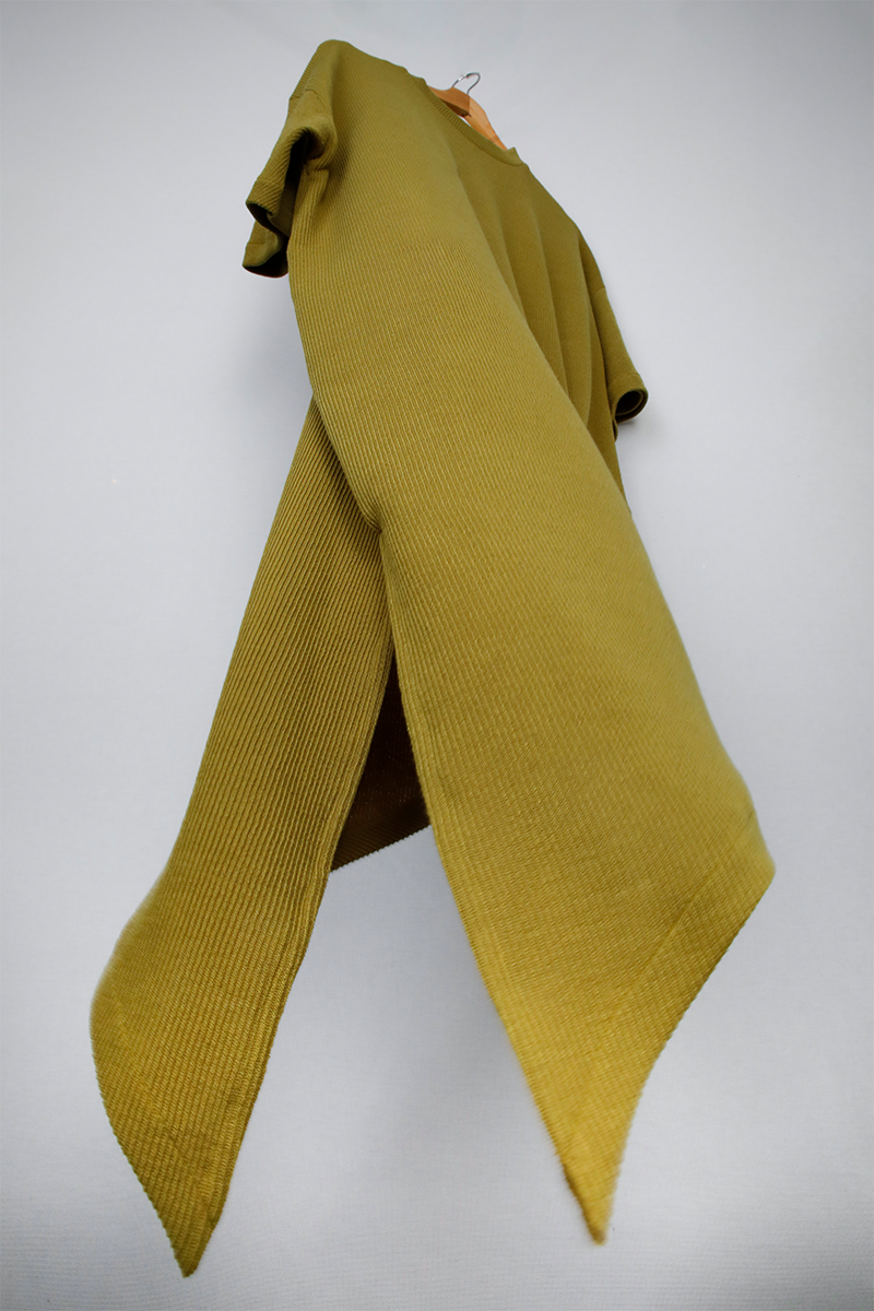 Vestido corte asimétrico detalle nudo